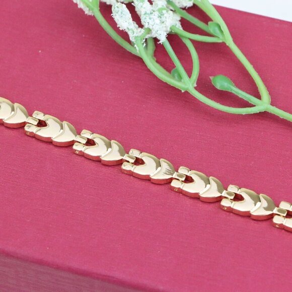 "Elegant Rose Gold Heart-Link Bracelet in Glossy Polished Finish, XPBL1091 - Picture 9 of 12